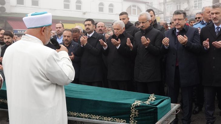 Bakan Uraloğlu, yakınının cenazesine katıldı