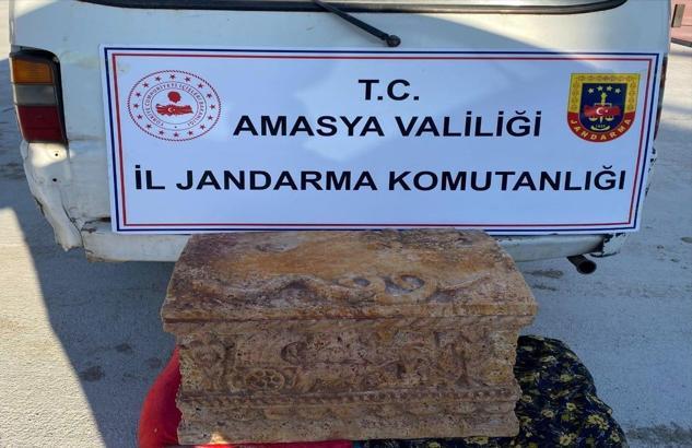 Amasya'da Roma dönemine ait mini lahit ele geçirildi; 1 gözaltı