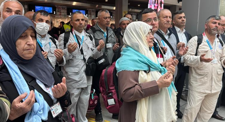 Ordu'dan ilk hac kafilesi dualarla uğurlandı