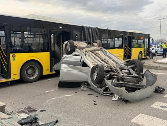Kayseri'de özel halk otobüsü ile otomobil çarpıştı: 9 yaralı