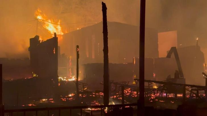 İstanbul - Şile'de 6 restoran alev alev yandı: 3 yaralı