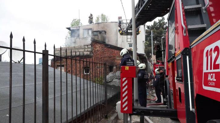 İstanbul- Ortaköy'de 2 katlı binada çıkan yangın kontrol altına alındı