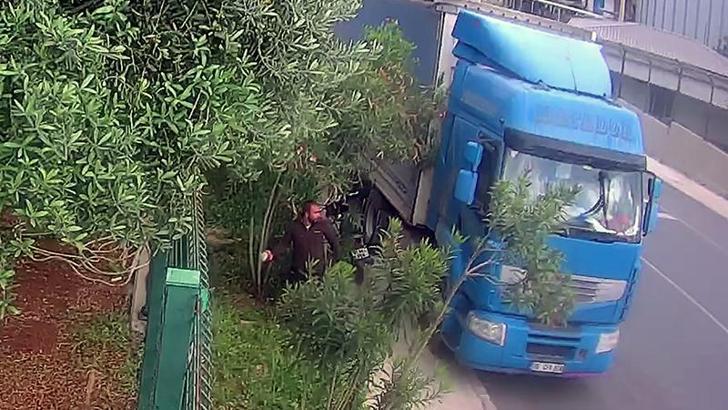 Camını kırdığı TIR’lardan cüzdan ve cep telefonu çaldı