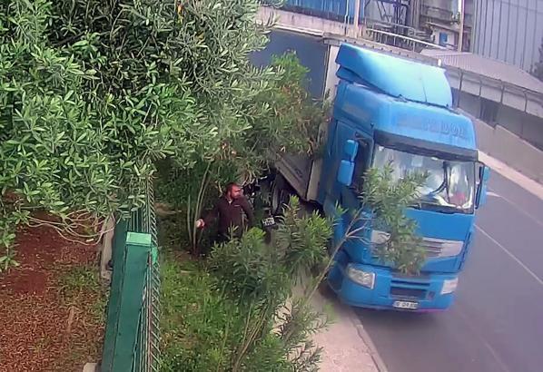 Camını kırdığı TIR’lardan cüzdan ve cep telefonu çaldı