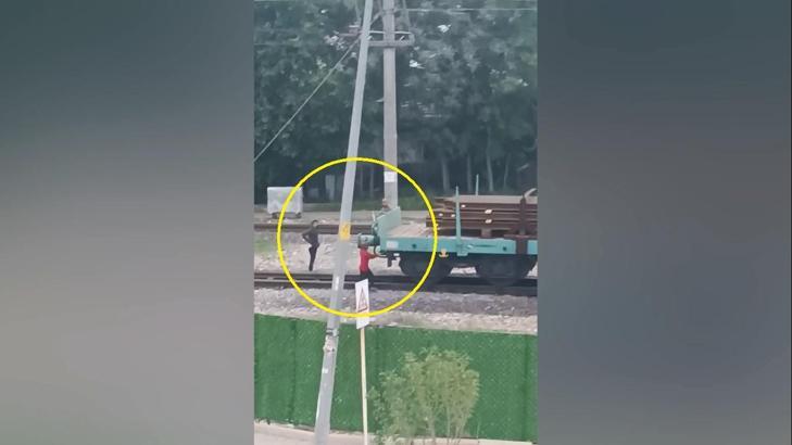 Osmaniye’de çocukların tren vagonunda tehlikeli oyunu kamerada