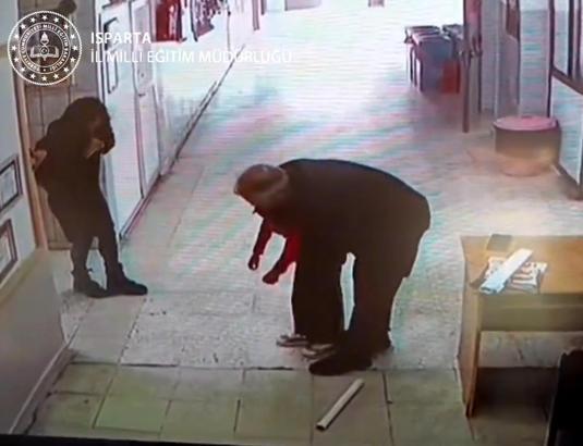 Öğrencisini Heimlich manevrasıyla kurtardı, o anlar kamerada