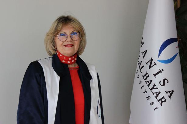 40 yıl sonra üniversiteye döndü; 72 yaşında doktorasını tamamladı