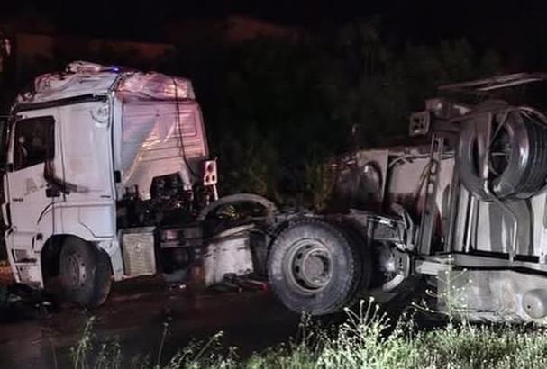 Osmaniye’de akaryakıt yüklü tanker devrildi, sürücü yaralandı