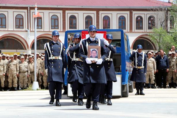 Şehit güvenlik korucusu son yolculuğuna uğurlandı