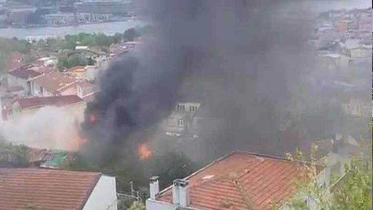 Fatih'te 3 gecekonduda çıkan yangın söndürüldü