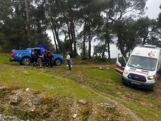 Aydın'da çamura saplanan hasta taşıyan ambulansı jandarma kurtardı