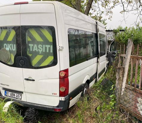 İşçi servisi, cip ve ağaca çarptı: 8 yaralı