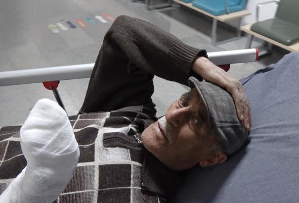Tarlasına kurmak istediği köstebek tabancası patlayınca elinden yaralandı