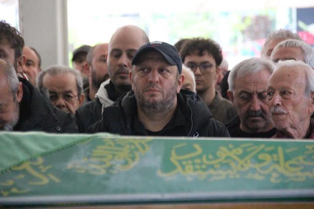 Sanatçı Serkan Keskin'in annesi İzmit'te toprağa verildi