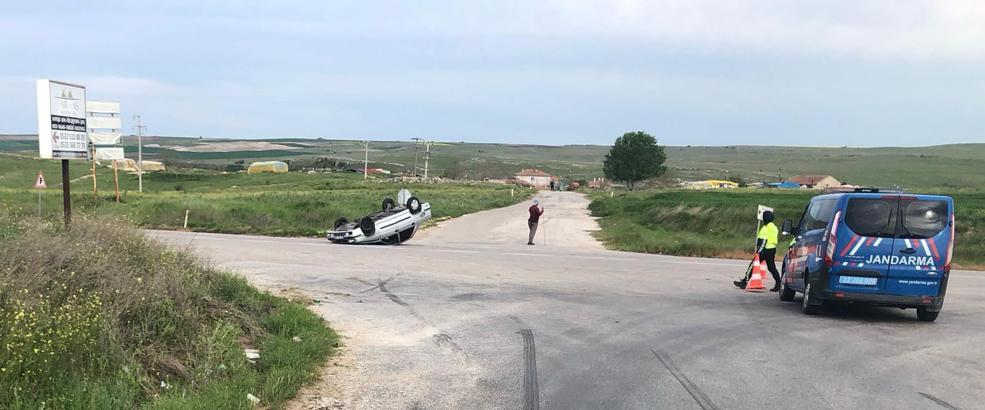 Takla atan otomobilin alkollü sürücüsü yaralandı