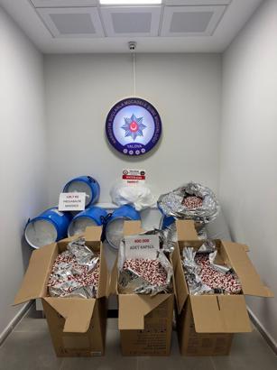 Yalova'da 140 kilo pregabalin maddesi ile doluma hazır 400 bin sentetik ecza kapsülü ele geçirildi; 3 tutuklama