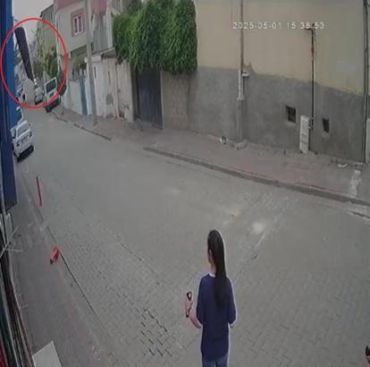 Diyarbakır ve Batman'da fırtına; çatı ve ağaçlar, araçların üzerine devrildi (3)