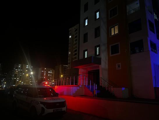 Kayseri'de elinde bıçakla yere düştüğü iddia edilen kadın ağır yaralandı