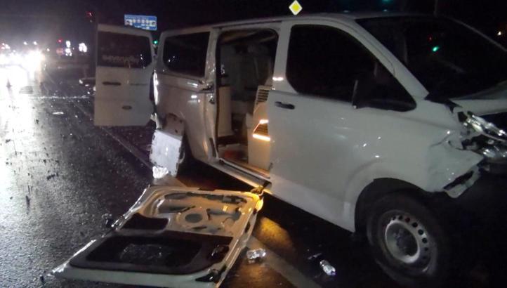 2 transfer aracı çarpıştı; 4'ü turist 6 yaralı