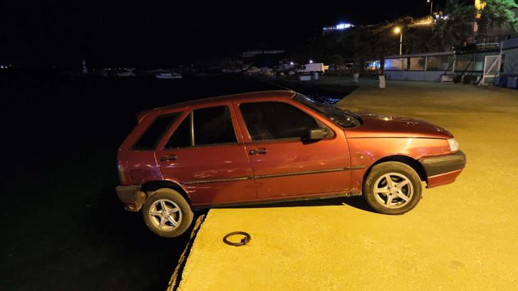 Otomobiliyle denize düşmekten son anda kurtarıldı