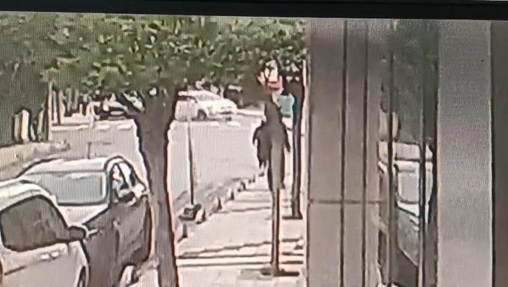 İstanbul - Sancaktepe'de otomobilin iş yerine girdiği anlar kamerada / Ek görüntülerle