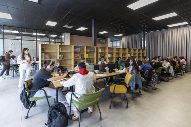 Gençlerin yeni çalışma odası; Büyükşehir okuma salonları