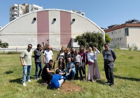 Gençlerle 'sevgi' kök salıyor