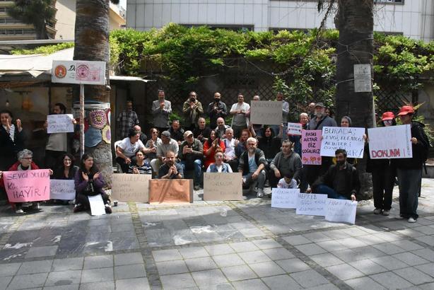 İzmir'de esnaftan Konak Belediyesi'ne 'tezgah' tepkisi