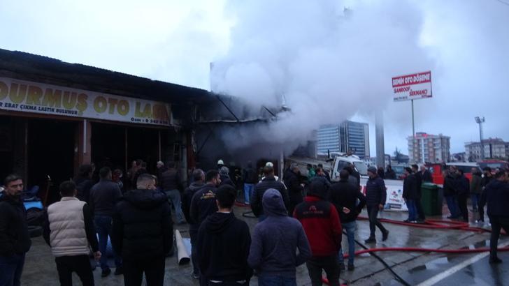 Rize'de oto döşemecide yangın
