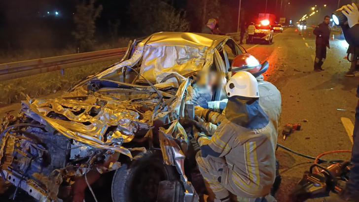 Bursa’da, çarptığı kamyonun altına giren otomobilin sürücüsü ağır yaralandı
