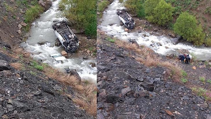 Hakkari'de minibüs dereye devrildi; 2 ölü, 3 yaralı