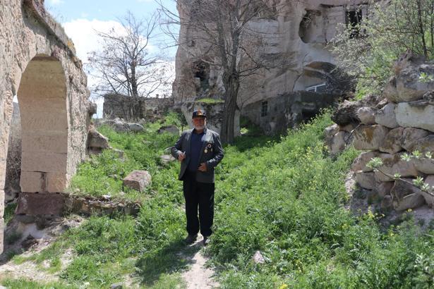 Kıbrıs gazisi, 35 yıldır yatalak oğlu için terk edilen mahalleyi bekliyor / Ek fotoğraflar