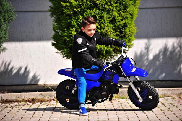 Babasıyla bindiği motosiklet tutkusu oldu; 6 yaşındaki Yağız motor yarışlarına hazırlanıyor