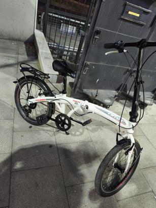 İstanbul - Fatih'te bisikletinden uyuşturucu çıkan şüpheli gözaltına alındı