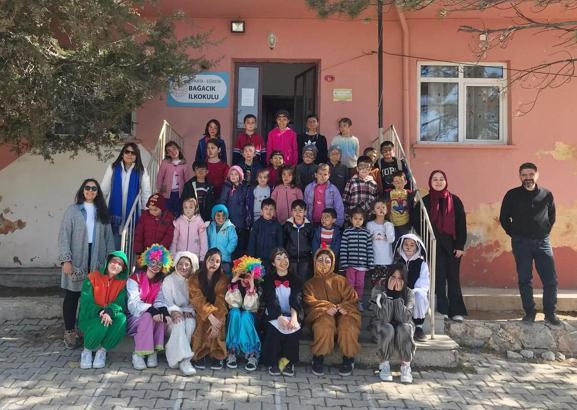 Lise öğrencilerinden çocuklara eğlence