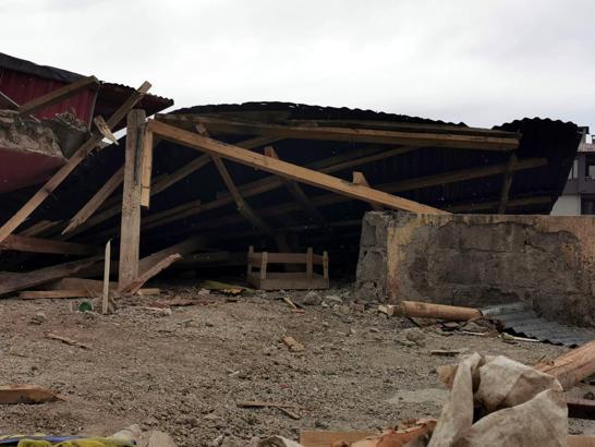 Van'da fırtına; çatılar uçtu