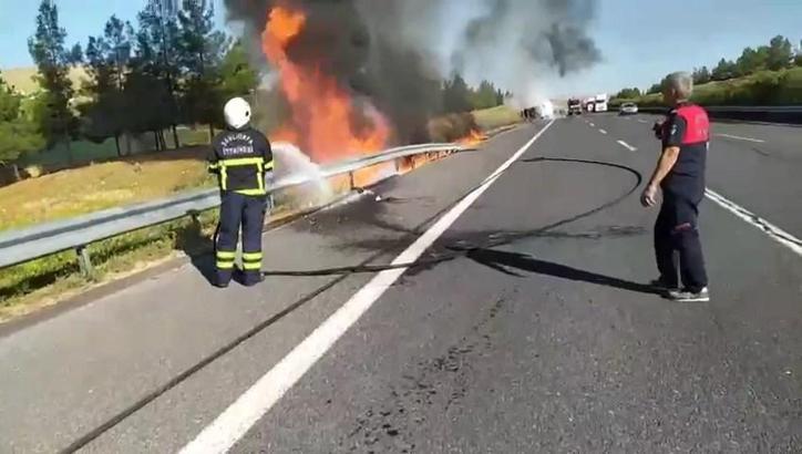 Şanlıurfa'da akaryakıt yüklü tanker devrildi; yangın çıktı