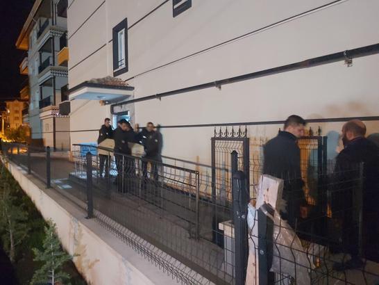 Komşusu Hatice'yi tabancayla öldürüp, aynı silahla intihar etti