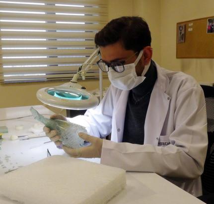 Asrın depreminde hasar gören cam ve seramik eserler lobaratuvarlarda onarılıyor / Ek fotoğraflar