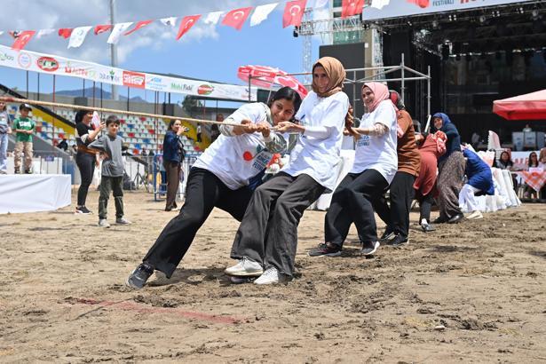 Kumluca'da kadınlara özel eğlence