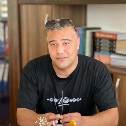 Refüje çarpan motosikletin sürücü öldü; kaza kamerada