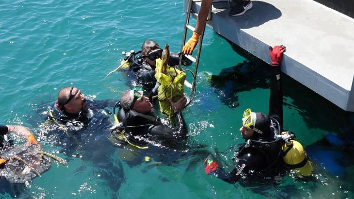 Deniz dibi temizliğinde 1 ton atık çıkarıldı