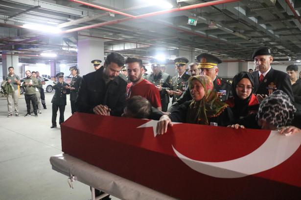 Şehit uzman çavuşun cenazesi, memleketi Afyonkarahisar'a getirildi