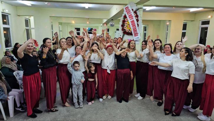 Edirne'de kadınlar, baharın gelişini şalvarlarla eğlenerek kutladı