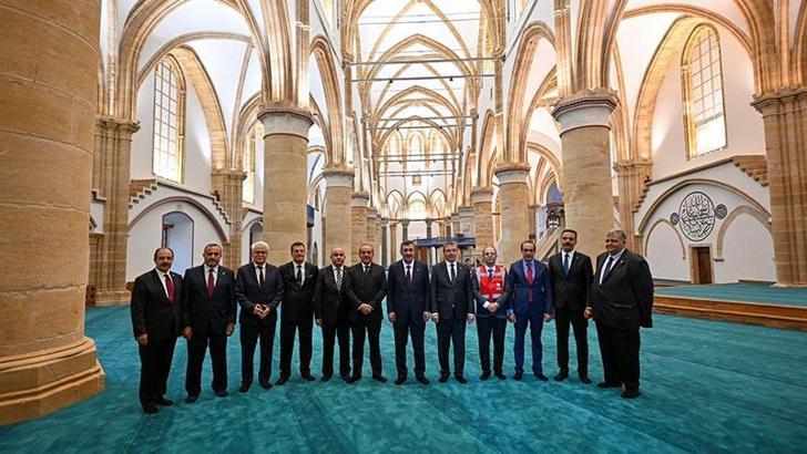 Cumhurbaşkanı Yardımcısı Yılmaz, KKTC Başbakanı Üstel ile Selimiye Camii’nde incelemelerde bulundu