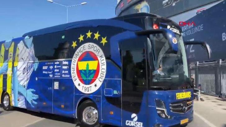 Fenerbahçe ve Beşiktaş derbi için stada ulaştı