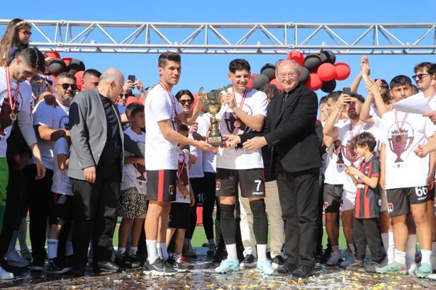 Denizli İdmanyurdu kupasına kavuştu