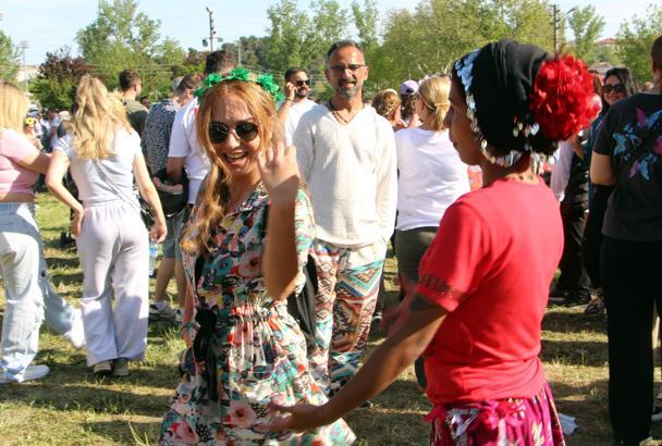 Edirne'de Kakava ve Hıdrellez Şenlikleri ikinci günü şarkı ve danslarla devam etti