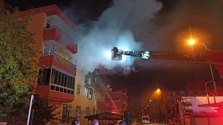 Konya’da bir binanın 3’üncü katında patlama ve ardından yangın: 12 yaralı (2)