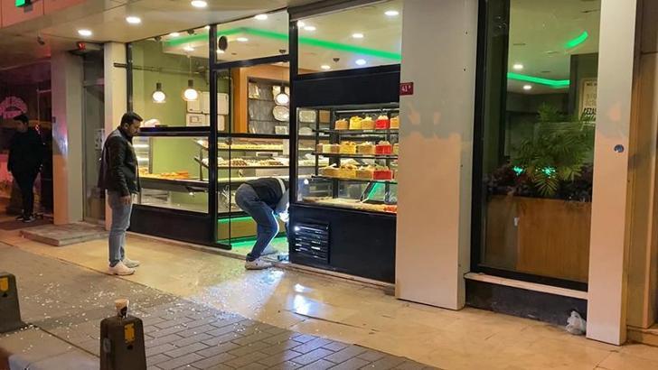 Gaziosmanpaşa'da sokakta husumetlileri ile karşılaştı; sığındığı kafede vuruldu